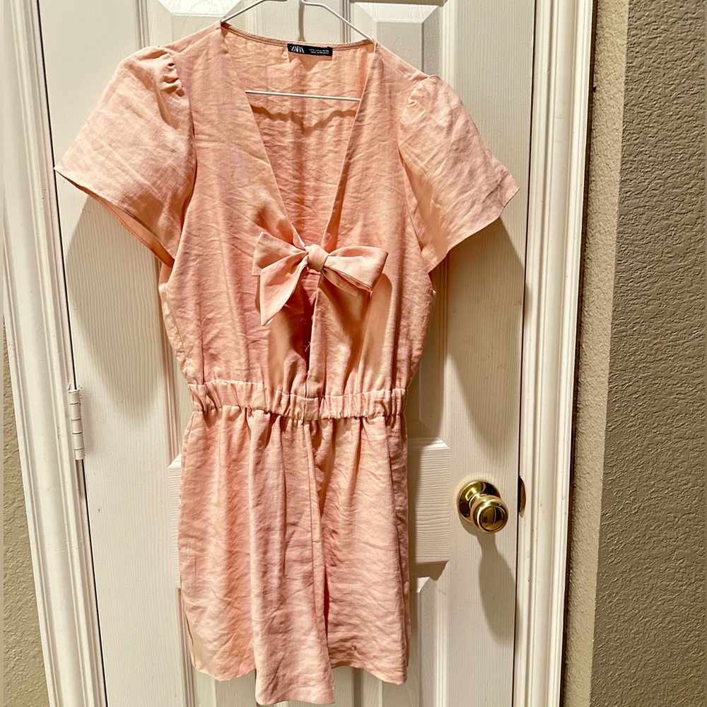 zara peach romper - size small. adorable!